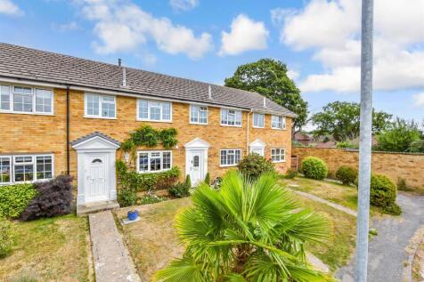 Hunters Way, Uckfield TN22 3 bed terraced house for sale