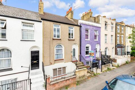 2 bedroom town house for sale