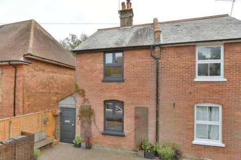 New North Road, Reigate RH2 2 bed semi