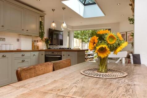 New North Road, Reigate RH2 2 bed semi