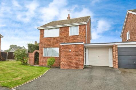 3 bedroom link detached house for sale