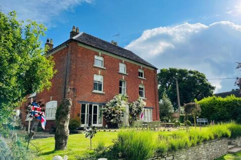 8 bedroom detached house for sale