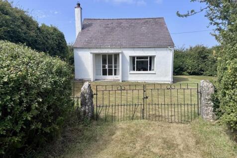 Llaniestyn, Llanddona 2 bed cottage for sale