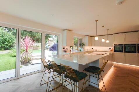 Ashmore Close, Peacehaven 6 bed link detached house for sale