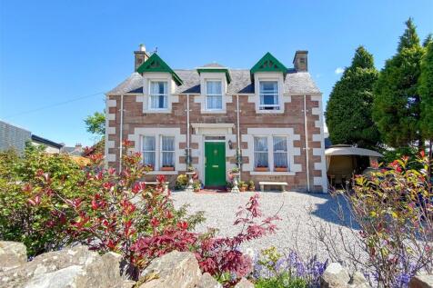 Detached house for sale