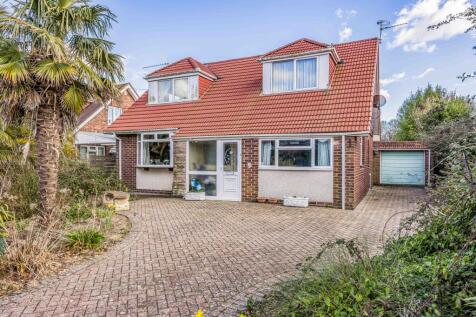 North Shore Road, Hayling Island... 4 bed detached house for sale
