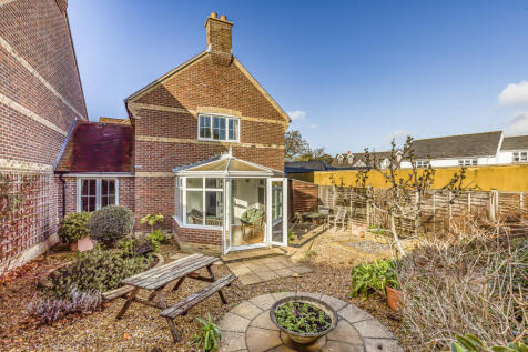 Hayling Island, Hampshire, PO11 3 bed end of terrace house for sale