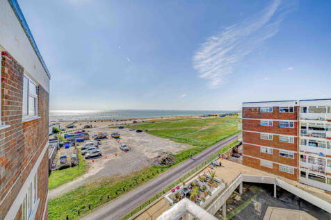 11 Seafront, PO11 2 bed flat for sale