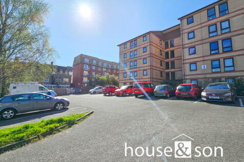 Holly Court, 23 Bourne Close... 2 bed flat for sale