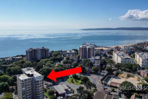 AUCTION LOT 147, Amberley Court, Bath... 2 bed apartment for sale