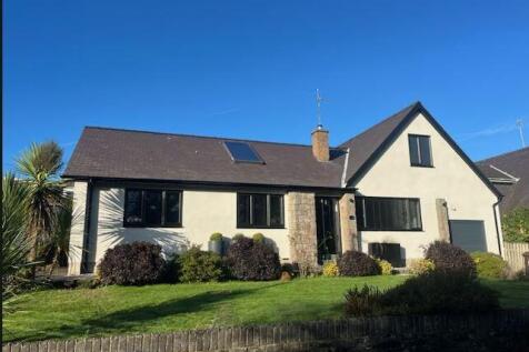 Lon Y Ffrwd, Bangor LL57 5 bed detached house for sale