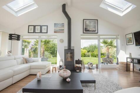 4 bedroom detached bungalow for sale