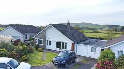 Y Groesffordd, Bryncrug, Tywyn... 4 bed bungalow for sale