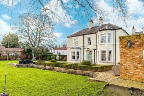 6 bedroom detached house for sale