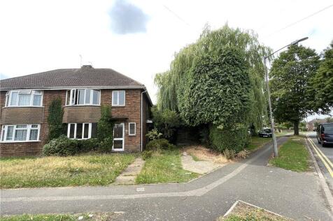 Oakwood Drive, Milton Keynes MK2 3 bed semi