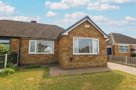 2 bedroom semi-detached bungalow for sale