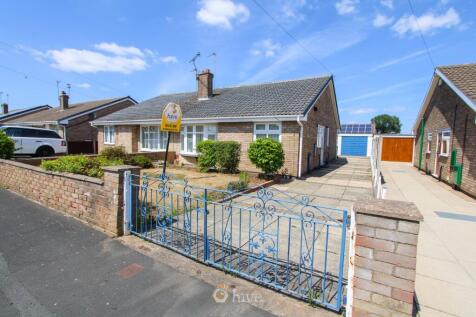 3 bedroom semi-detached bungalow for sale