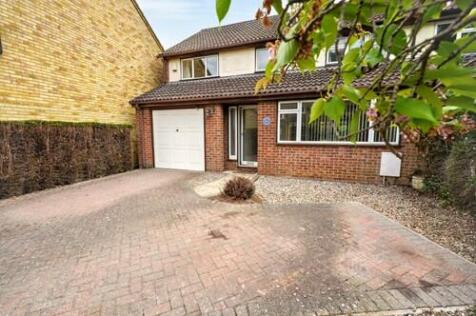 BLYTHWOOD GARDENS, Stansted... 3 bed semi