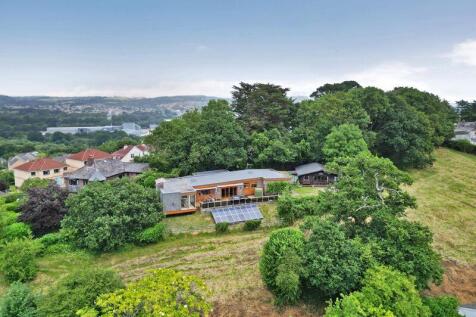 4 bedroom detached bungalow for sale