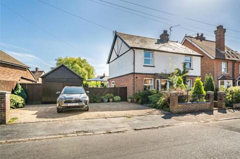 Western Road, Sparrows Green 3 bed semi