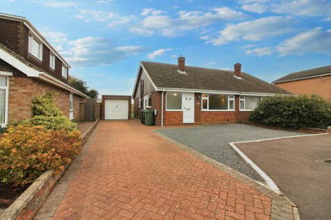 Rooktree Way, Haynes, Bedford, MK45 2 bed bungalow for sale