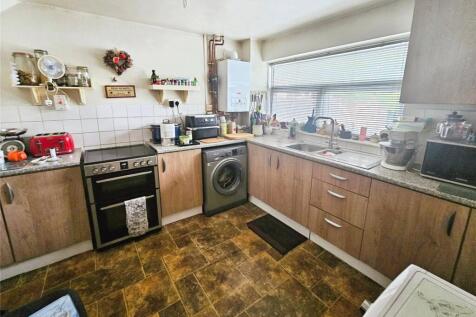 Roberts Road, Doncaster DN12 3 bed semi