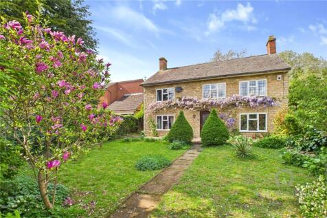 St. Marys Avenue, Wellingborough NN9 4 bed detached house for sale