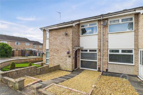 Melrose Close, Northamptonshire NN15 2 bed terraced house for sale