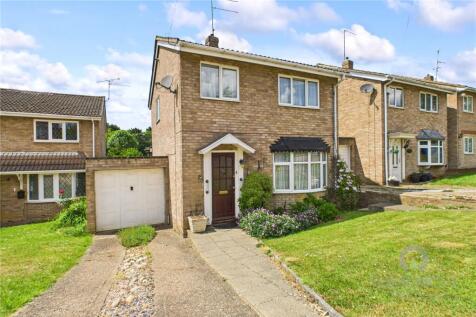 Thames Rise, Northamptonshire NN16 3 bed detached house for sale