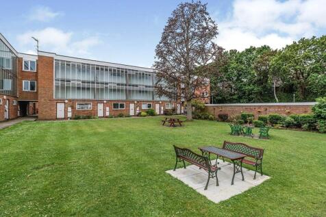 Lovelace Gardens, Surbiton KT6 1 bed flat for sale