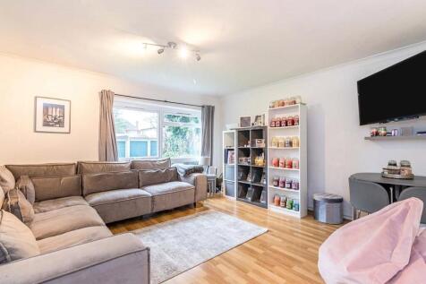 18 The Avenue, Surbiton KT5 2 bed flat for sale