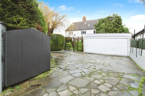 5 bedroom semi-detached house for sale