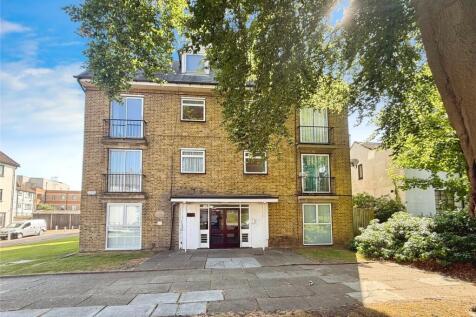 Woodcote Road, Wallington SM6 2 bed flat for sale