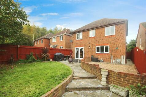Cinnabar Drive, Kent ME10 4 bed detached house for sale