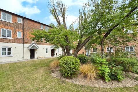 The Cloisters, Andover SP10 1 bed flat for sale