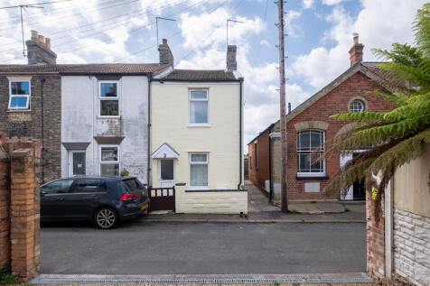 2 bedroom end of terrace house for sale