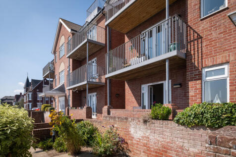 2 bedroom ground floor flat for sale