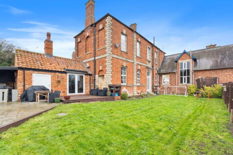High Street, Pytchley NN14 4 bed cottage for sale