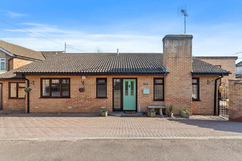 4 bedroom detached bungalow for sale