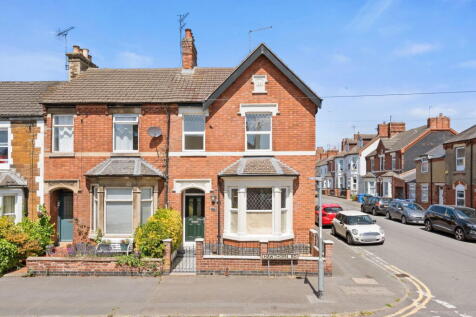 Hawthorn Road, Kettering NN15 3 bed end of terrace house for sale