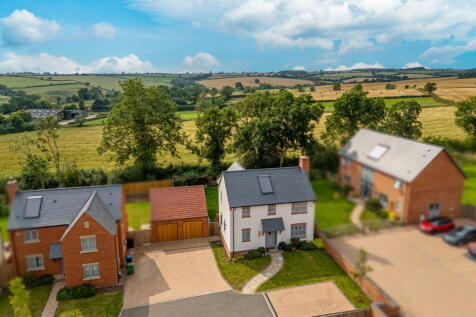 Market Harborough LE16 3 bed detached house for sale
