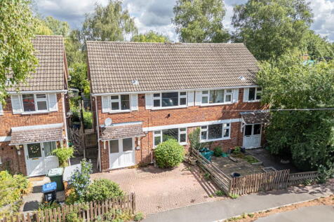 Chater Close, Market Harborough LE16 3 bed semi