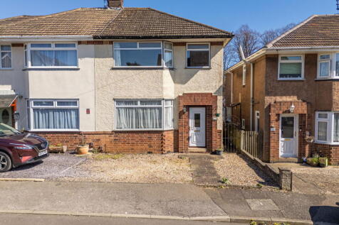 Copelands Road, Desborough NN14 3 bed semi