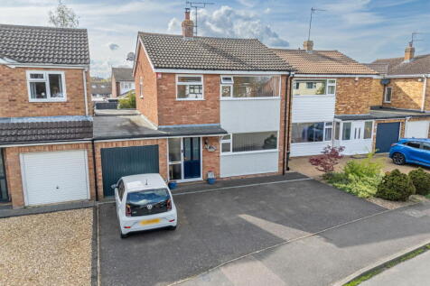 Cromwell Crescent, Market Harborough... 3 bed link detached house for sale