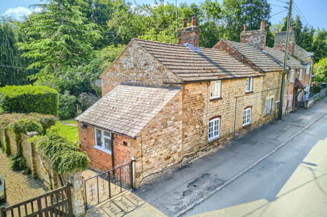 Desborough Road, Stoke Albany LE16 3 bed cottage for sale