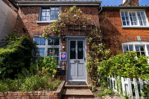 Front Street, Tealby, Market Rasen LN8 2 bed cottage for sale