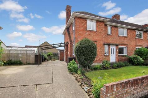 3 bedroom semi-detached house for sale