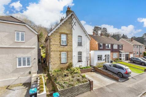 2 bedroom semi-detached house for sale