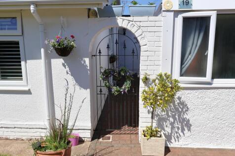3 bedroom semi-detached bungalow for sale