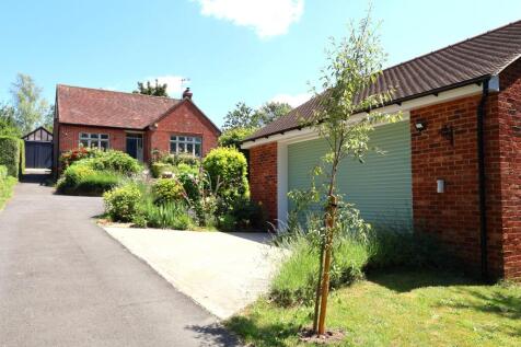 HORNDEAN 4 bed chalet for sale